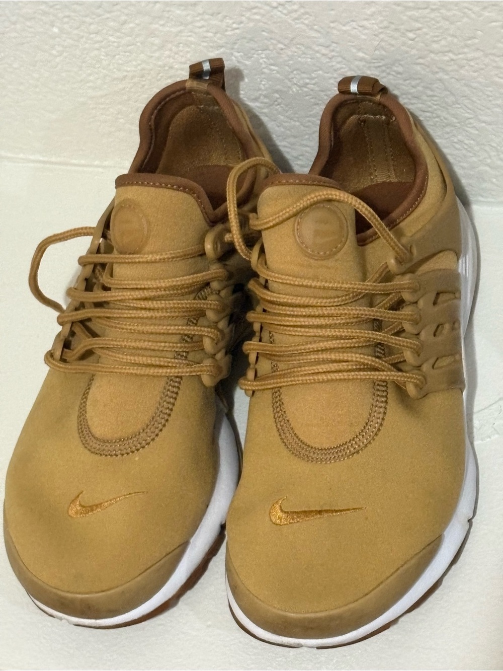 Nike women’s Wheat Brown Athletic Sneakers